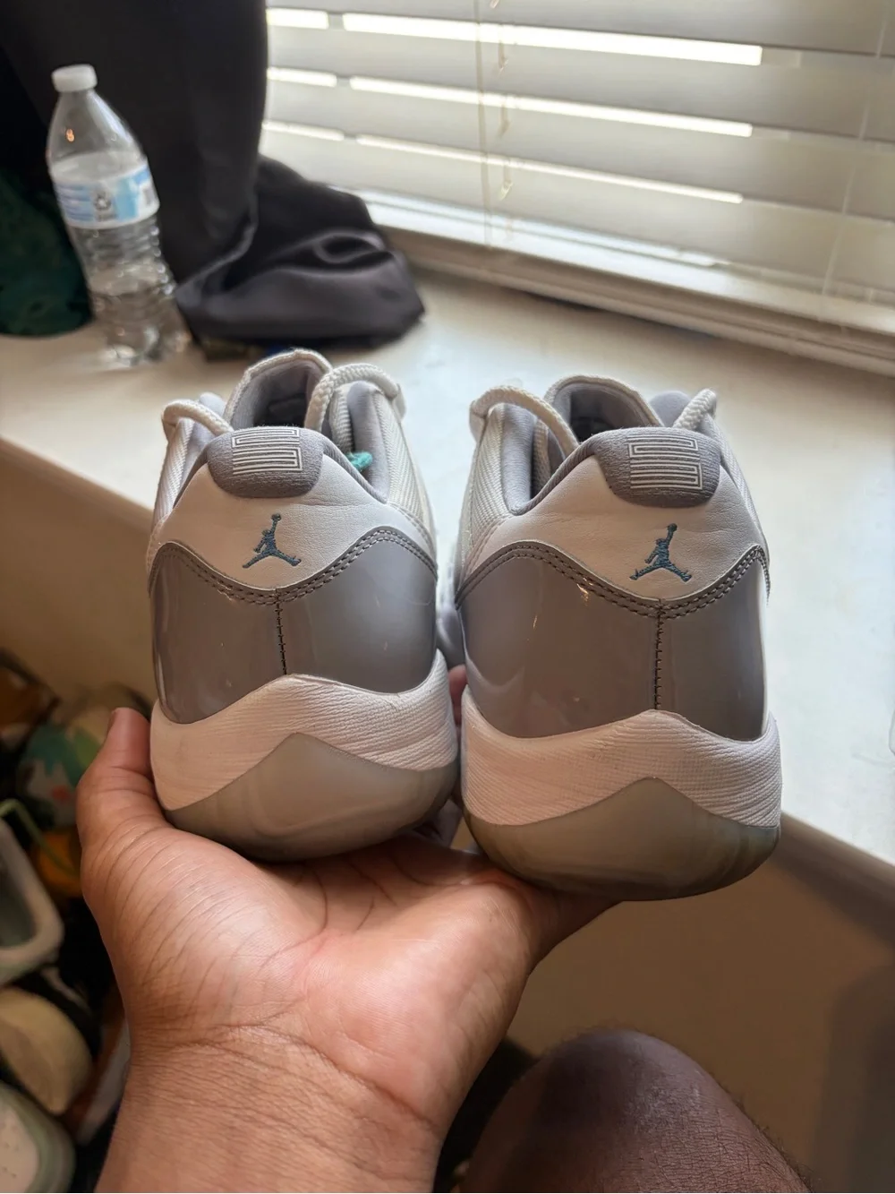 Jordan 11 low cement grey